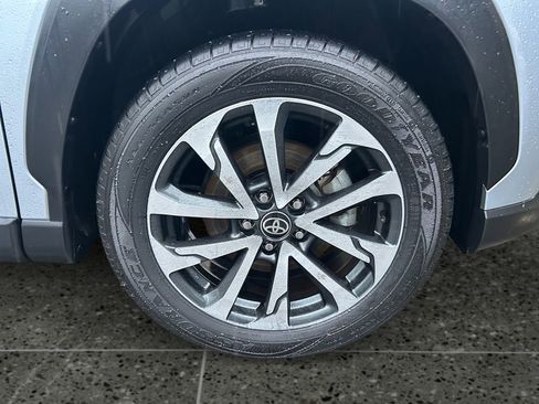 Used 2024 Toyota Corolla Cross XLE w/ Convenience Package image 9