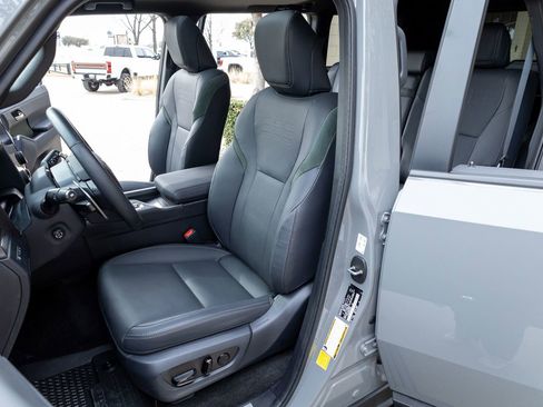 Used 2025 Lexus GX 550 image 30