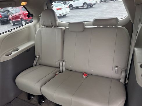 Used 2016 Toyota Sienna XLE image 28