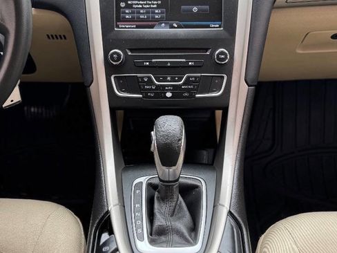 Used 2016 Ford Fusion SE image 15