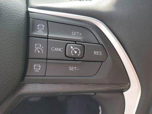 New 2025 Jeep Grand Cherokee Altitude image 31