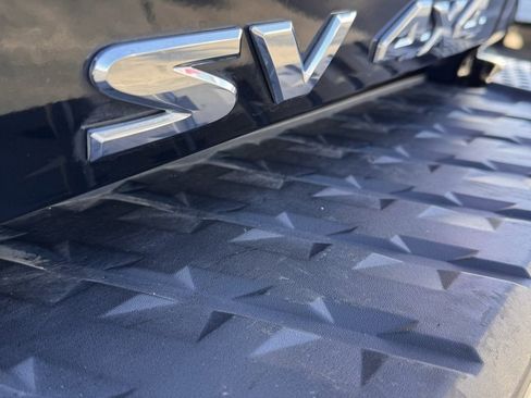 Used 2024 Nissan Titan SV w/ SV Convenience Package image 10