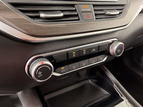 Used 2024 Nissan Altima 2.5 SV image 30