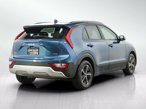 Used 2024 Kia Niro EX w/ EX Cold Weather Package FWD image 5