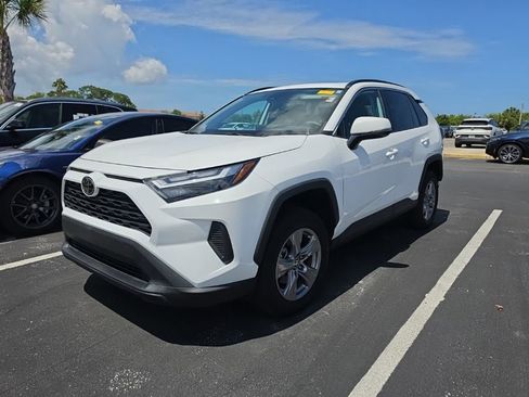 Used 2023 Toyota RAV4 XLE w/ Convenience Package FWD image 5