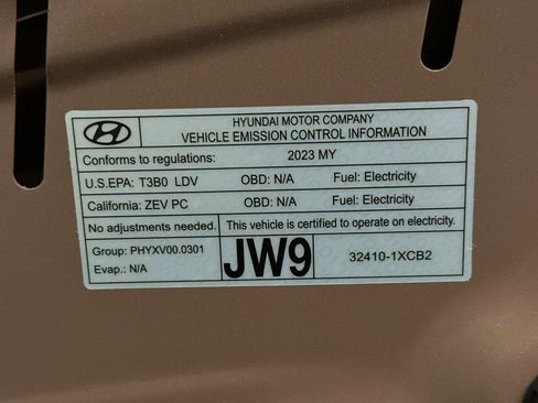 Used 2023 Genesis GV60 Advanced AWD/4WD image 37