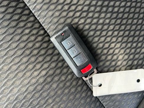 Used 2017 Mitsubishi Outlander SEL AWD/4WD image 21