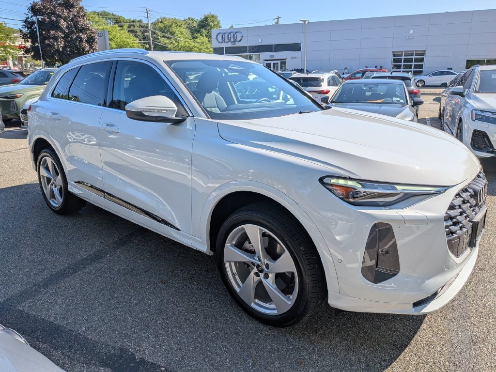 Used 2025 Audi Q5 Premium w/ Premium Plus AWD/4WD image 1