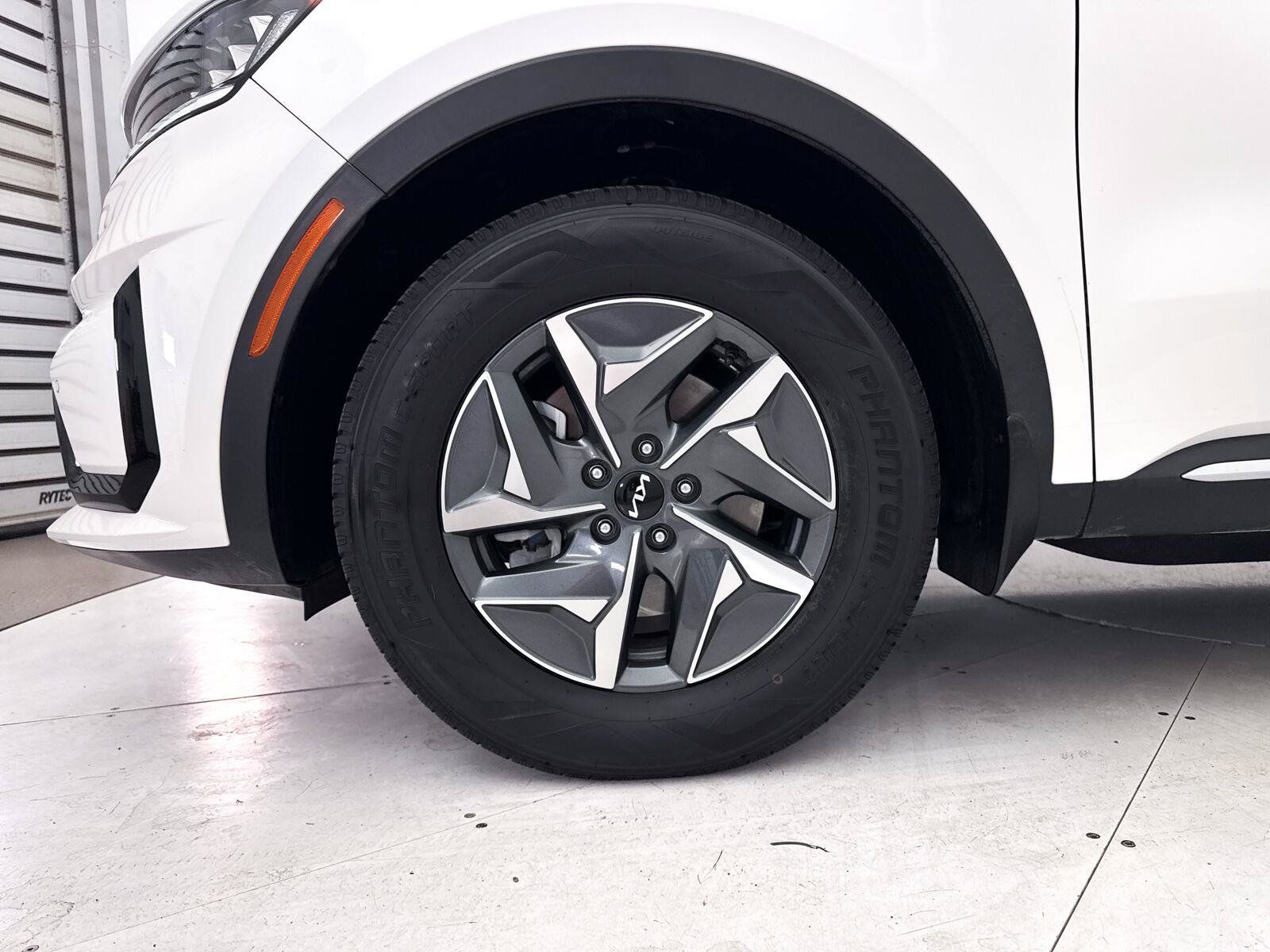 Used 2023 Kia Sorento EX w/ Panoramic Sunroof Package FWD image 17