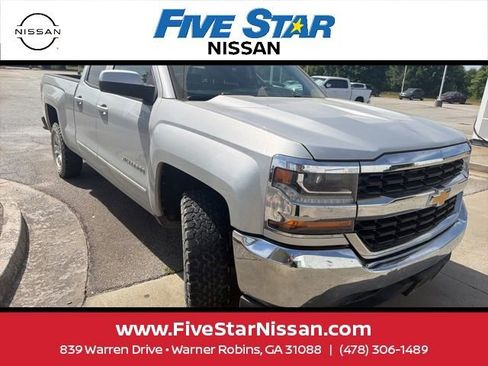 Used 2018 Chevrolet Silverado 1500 LT RWD image 2