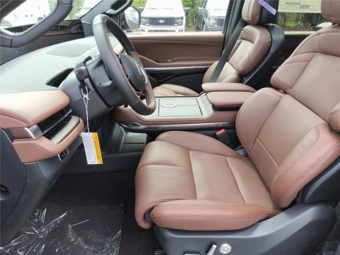 New 2026 Lincoln Navigator L Reserve AWD/4WD image 17