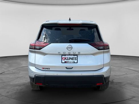 Used 2024 Nissan Rogue S FWD image 9