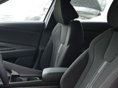 New 2025 Hyundai Elantra SEL image 7