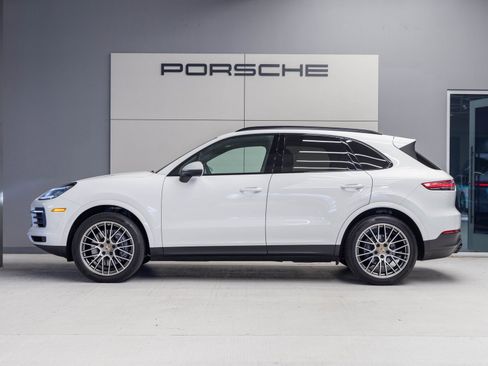 Used 2022 Porsche Cayenne Platinum Edition image 2