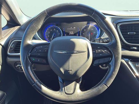 Used 2020 Chrysler Pacifica Touring w/ S Appearance Package FWD image 27