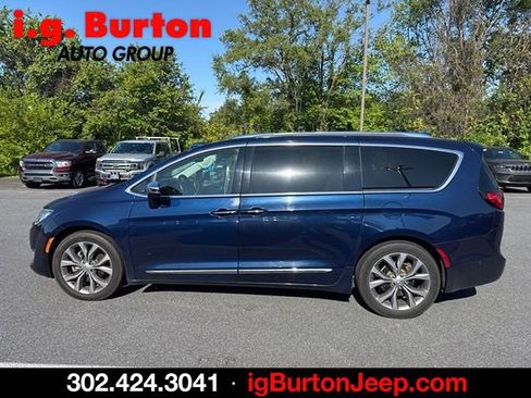 Used 2019 Chrysler Pacifica Limited w/ Tire & Wheel Group FWD image 6