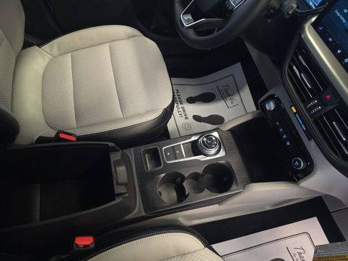 New 2024 Ford Escape SE FWD image 26