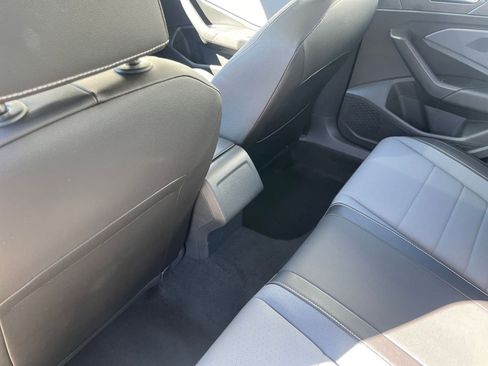 Used 2025 Volkswagen Jetta SE image 24