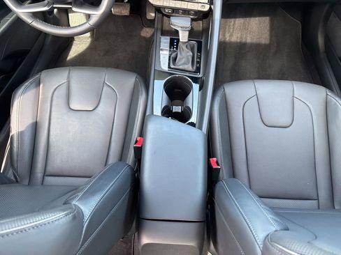 Used 2023 Hyundai Elantra Limited FWD image 19