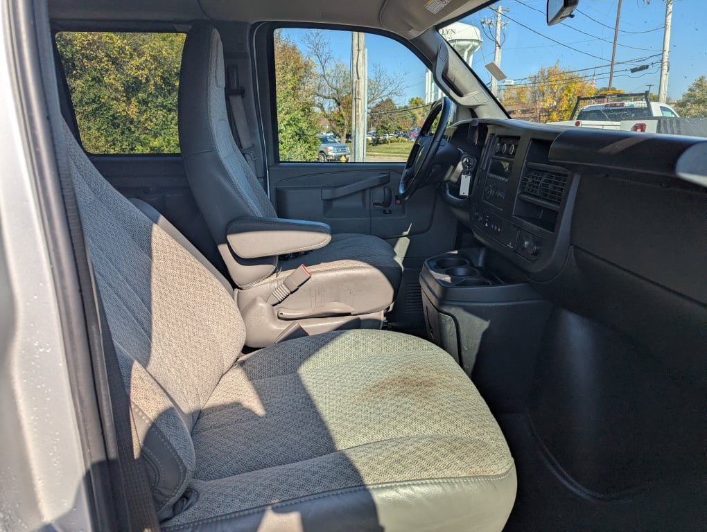 Used 2023 Chevrolet Express 3500 LS w/ Chrome Appearance Package RWD image 5