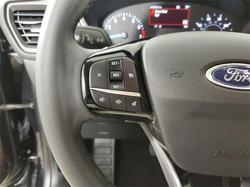 Used 2022 Ford Escape SE w/ SE Sport Appearance Package image 25