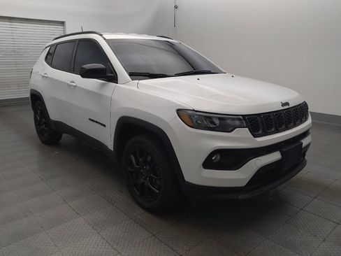 Used 2025 Jeep Compass Latitude w/ Altitude Special Edition AWD/4WD image 13