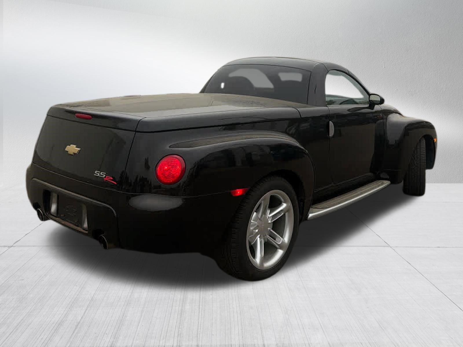 Used 2003 Chevrolet SSR w/ Preferred Equipment Group RWD image 4