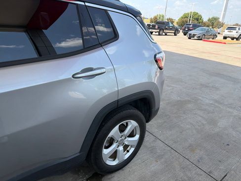 Used 2018 Jeep Compass Latitude w/ Popular Equipment Group AWD/4WD image 4