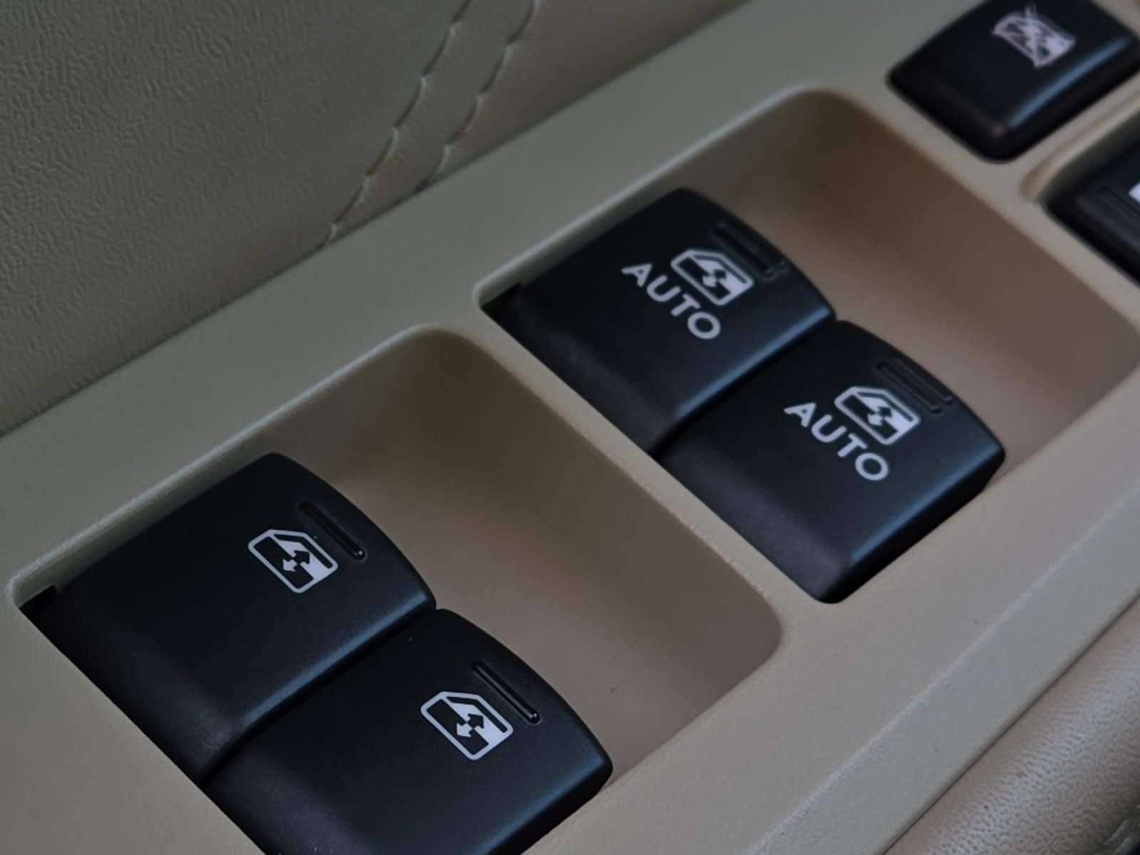 Used 2018 Subaru Legacy 3.6R Limited AWD/4WD image 18