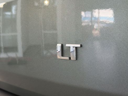 Used 2023 Chevrolet Traverse LT FWD image 35
