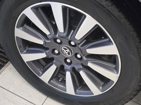 Used 2019 Toyota Sienna XLE Premium image 17