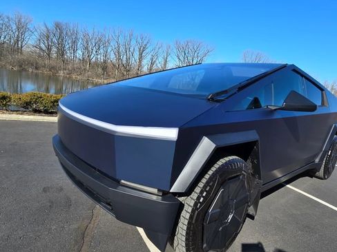 Used 2025 Tesla Cybertruck AWD Crew Cab image 13