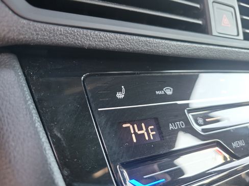 Used 2025 Volkswagen Jetta Sport image 12