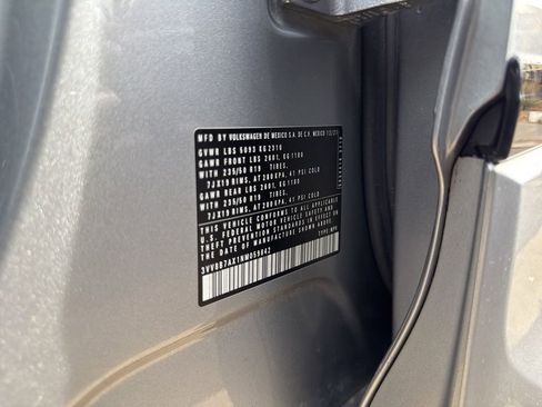 Certified 2022 Volkswagen Tiguan SE R-Line image 31