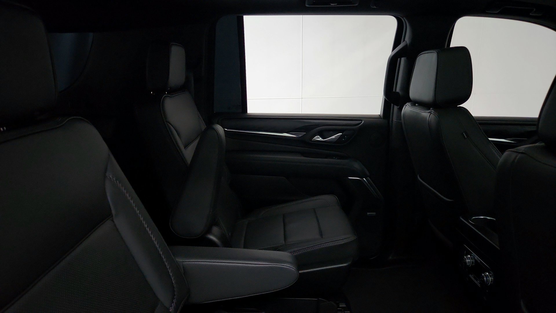 Used 2024 GMC Yukon XL Denali AWD/4WD image 27