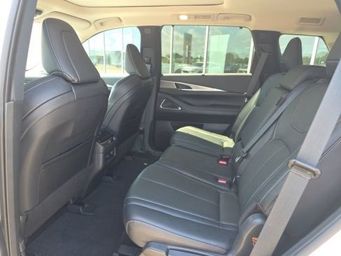 Used 2023 INFINITI QX60 Luxe w/ Performance Audio Package FWD image 12