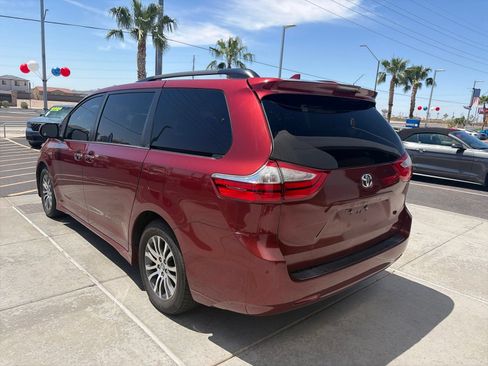 Used 2019 Toyota Sienna XLE FWD image 3