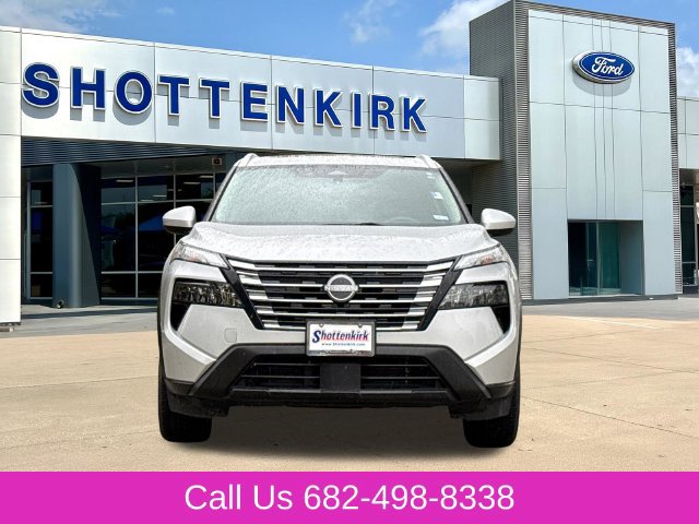 Used 2024 Nissan Rogue SV w/ SV Premium Package FWD image 2