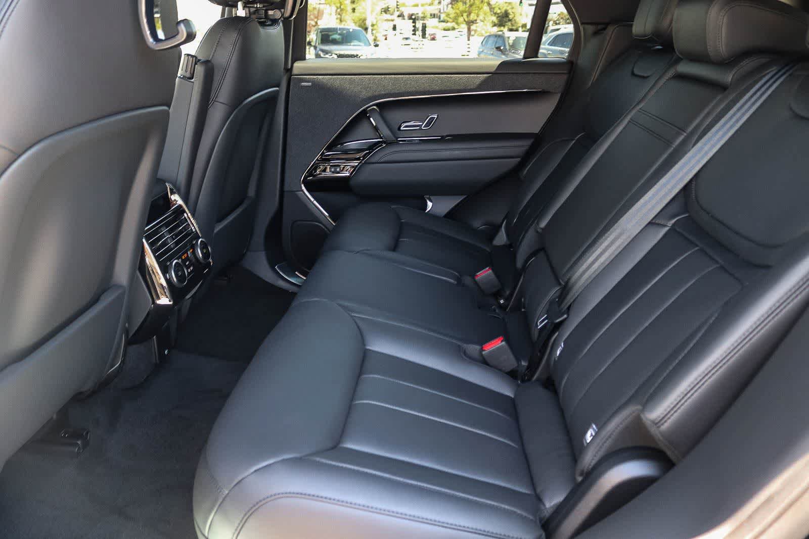 New 2026 Land Rover Range Rover Sport Dynamic SE AWD/4WD image 16
