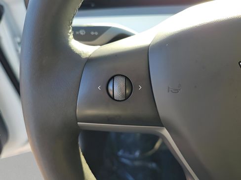 Used 2023 Tesla Model 3 Standard Range RWD image 9