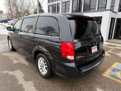 Used 2019 Dodge Grand Caravan SXT image 6