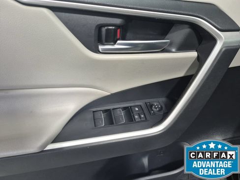 Used 2022 Toyota RAV4 XLE AWD/4WD image 25