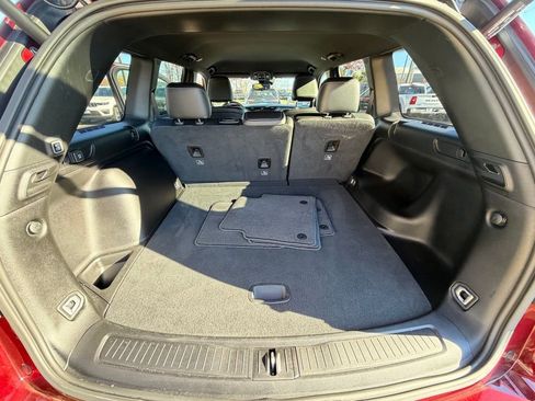 Certified 2024 Jeep Grand Cherokee Altitude image 33
