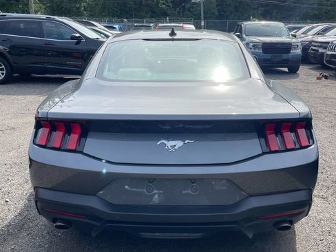 Used 2025 Ford Mustang Coupe RWD image 3