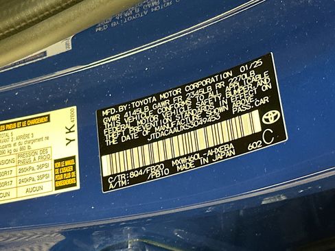 Used 2025 Toyota Prius LE FWD image 12