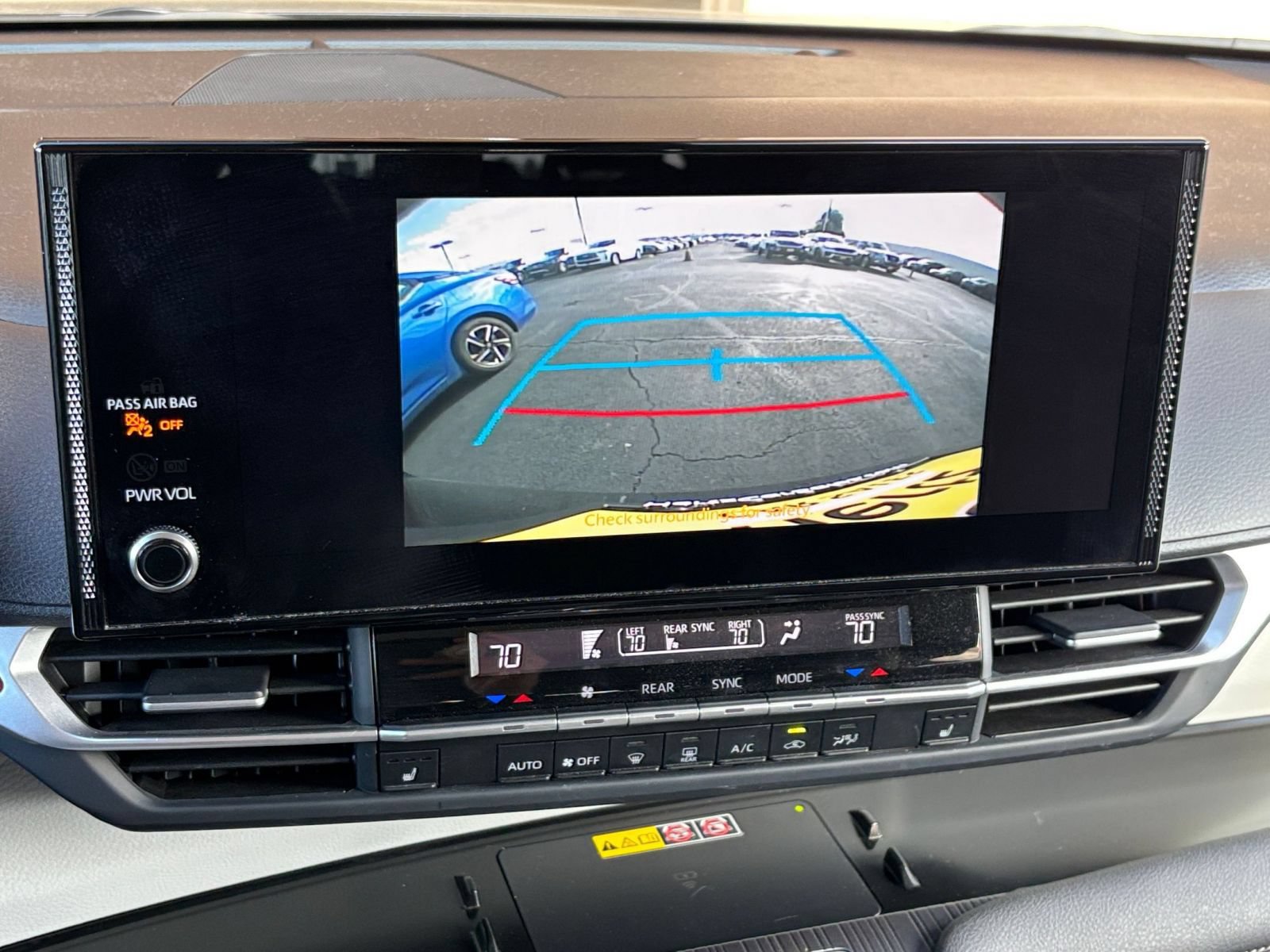 Used 2025 Toyota Sienna XLE FWD image 25