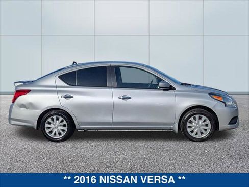Used 2016 Nissan Versa SV FWD image 5