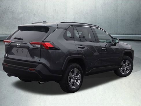 Used 2025 Toyota RAV4 XLE AWD/4WD image 11