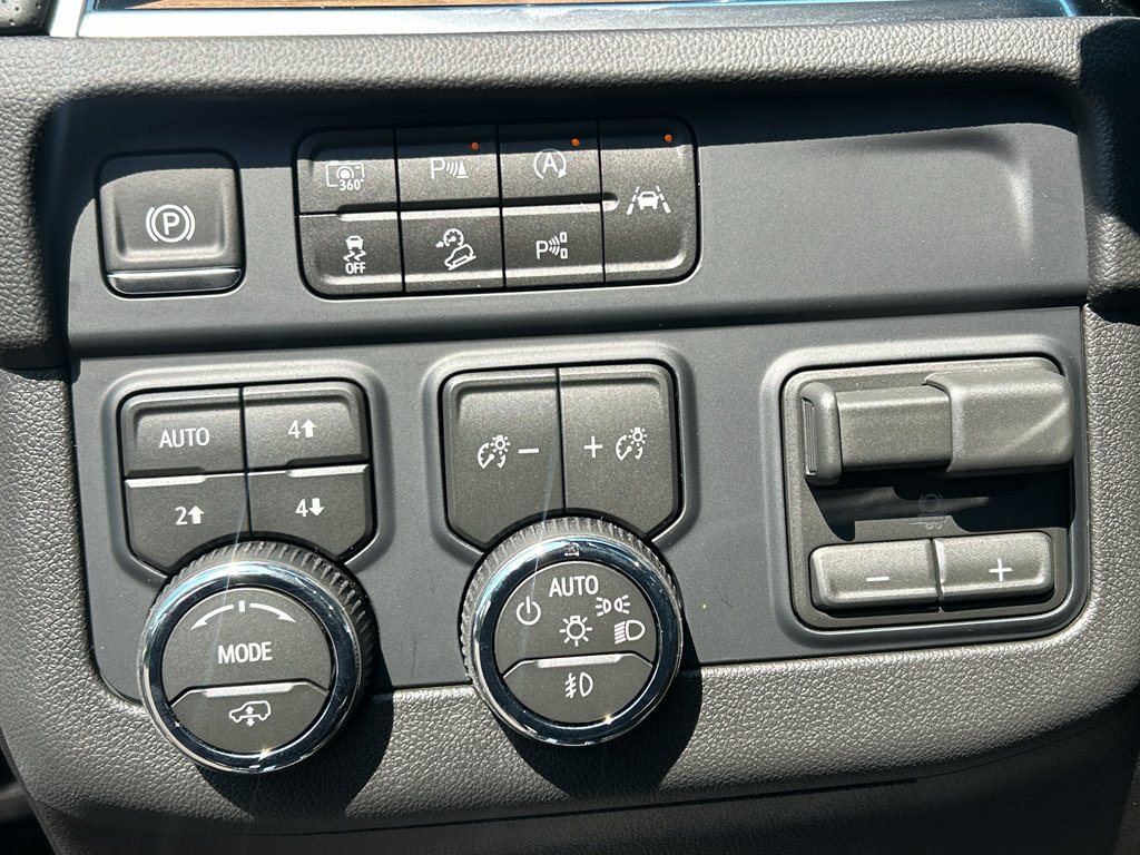 New 2026 Chevrolet Tahoe High Country AWD/4WD image 16