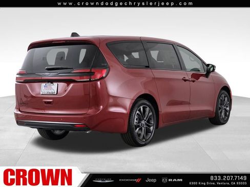 New 2026 Chrysler Pacifica Select image 5
